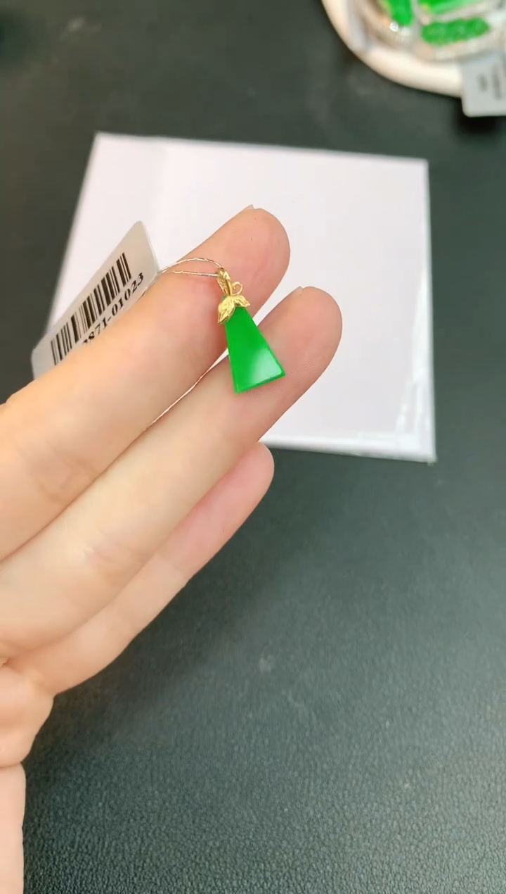 【闪购商品】翡翠颈饰18K金镶嵌赠礼盒证书 小君