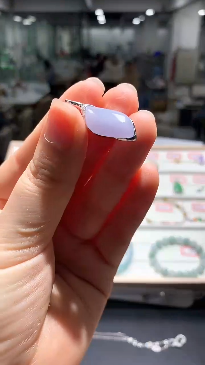 【闪购商品】翡翠18K金镶嵌颈饰翡翠随形吊坠|不退不换