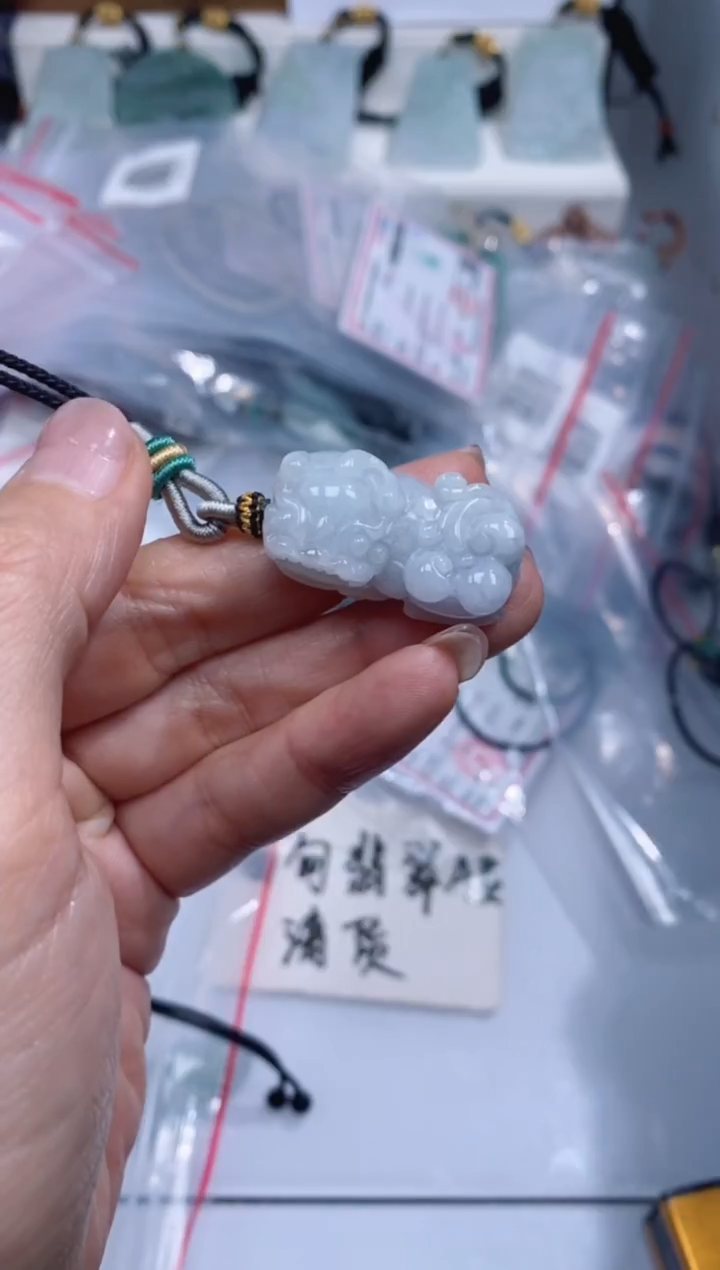 颈饰未镶嵌翡翠吊坠