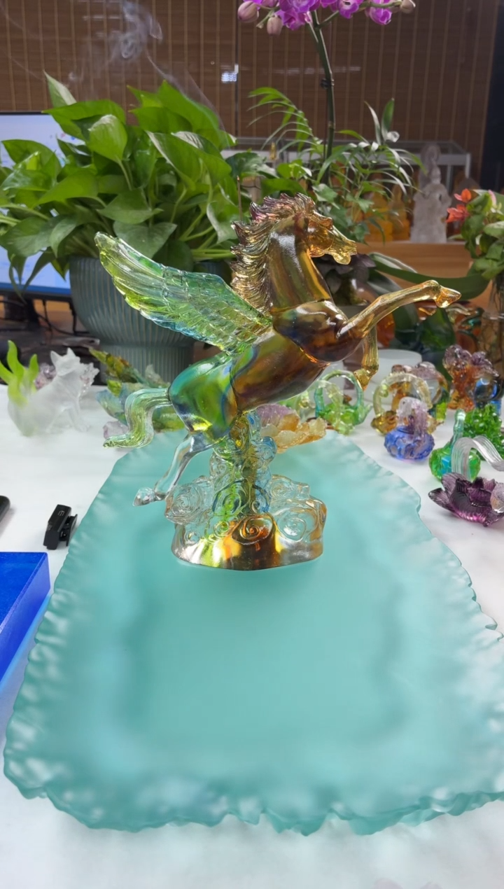 手工艺品琉璃彩色祥云飞马家居摆件20*21公分
