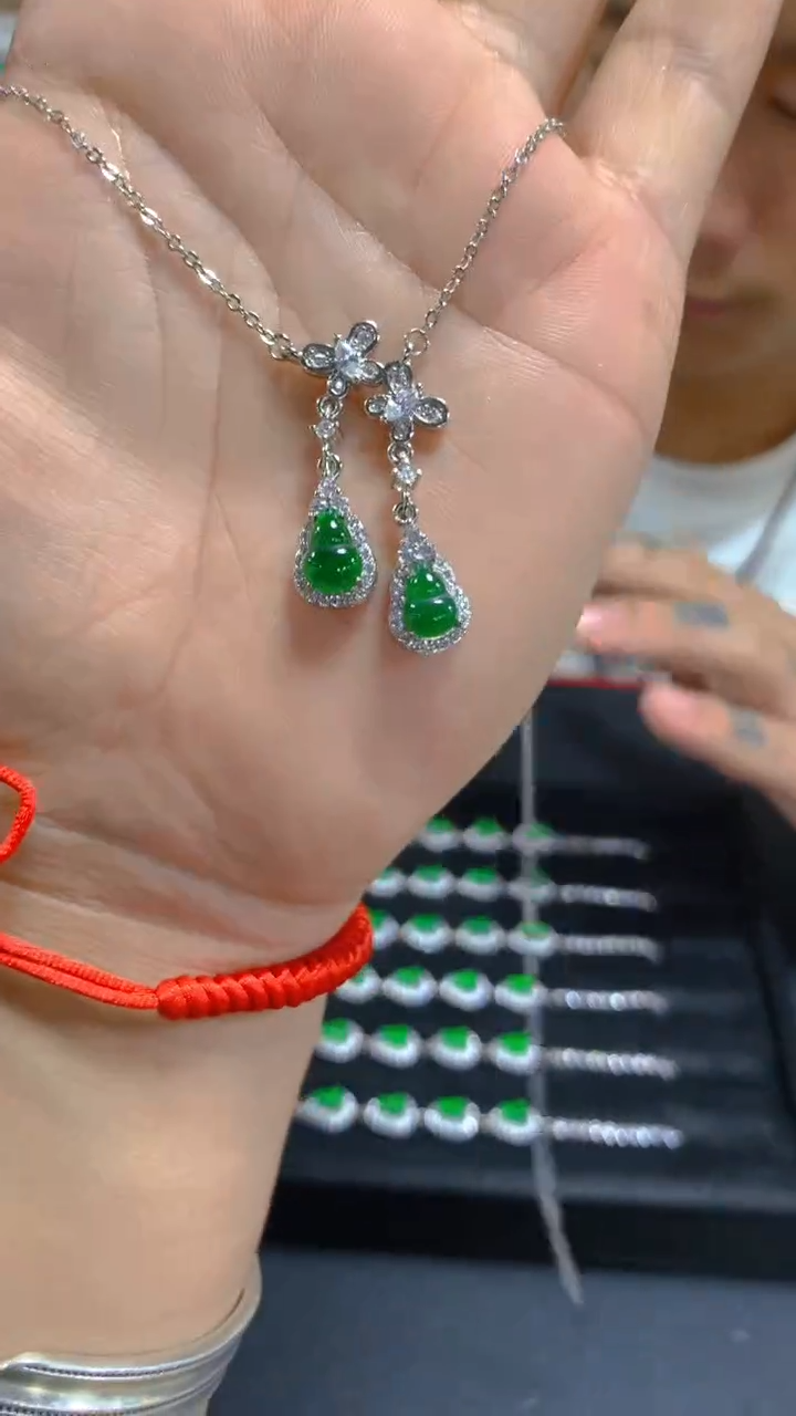 【闪购商品】翡翠吊坠(赠链)未镶嵌0867010098多样性发其一