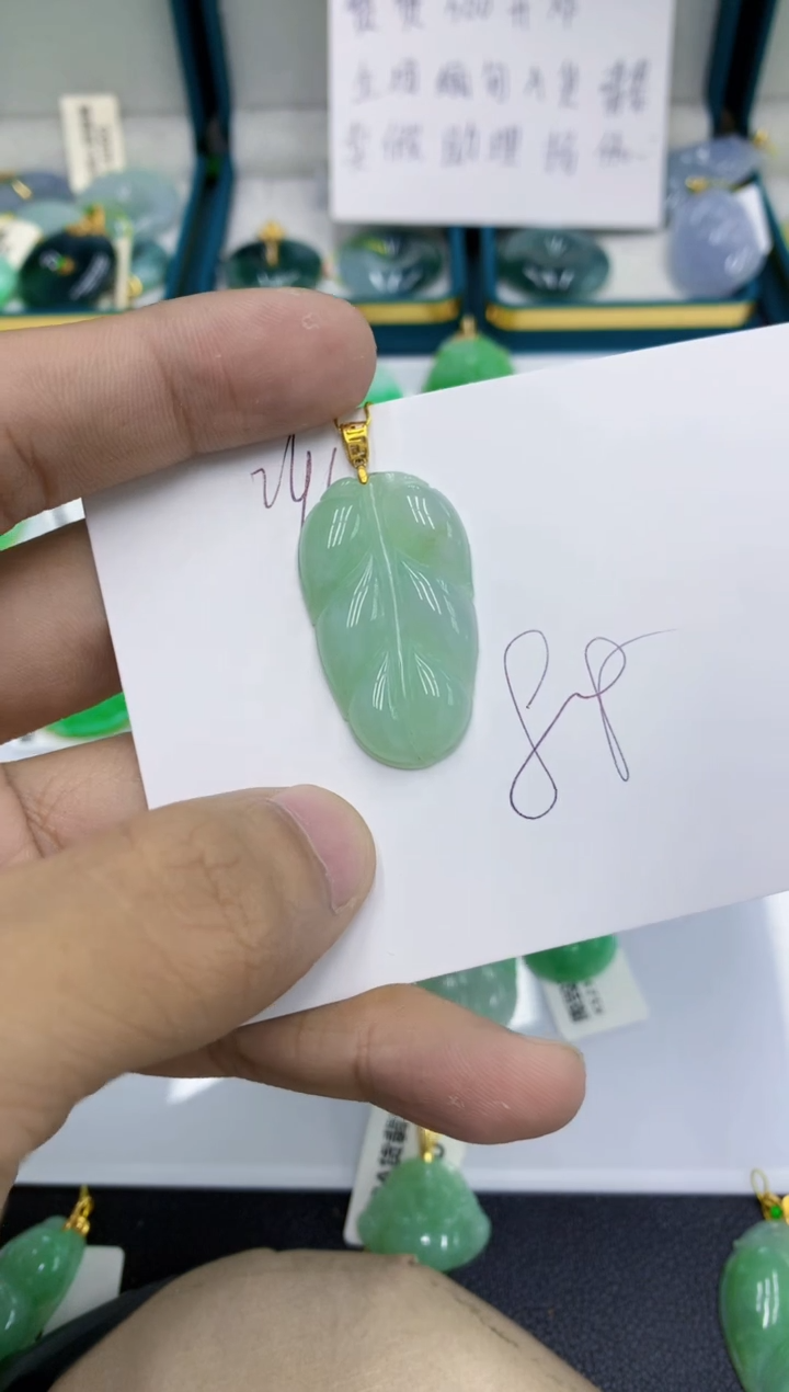 颈饰18K金镶嵌翡翠琴**欢翡翠