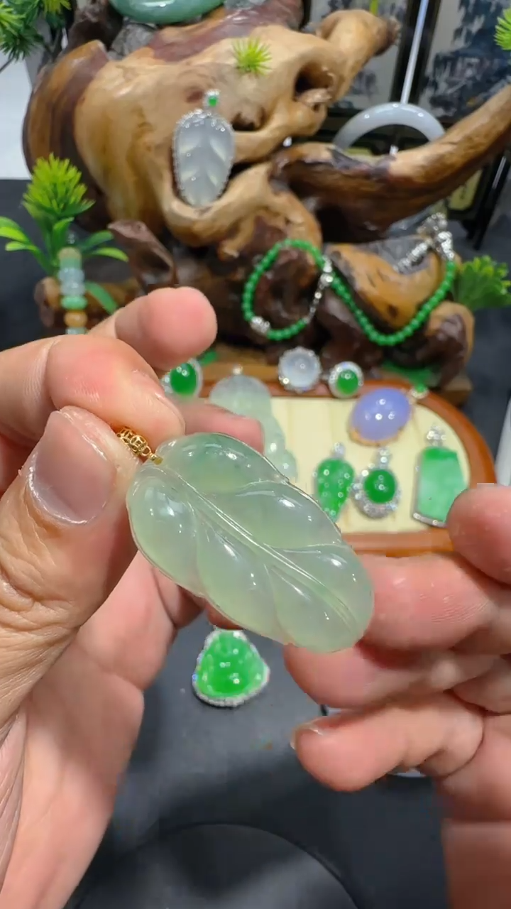 【闪购商品】翡翠吊坠(不含链)18K金镶嵌吊坠