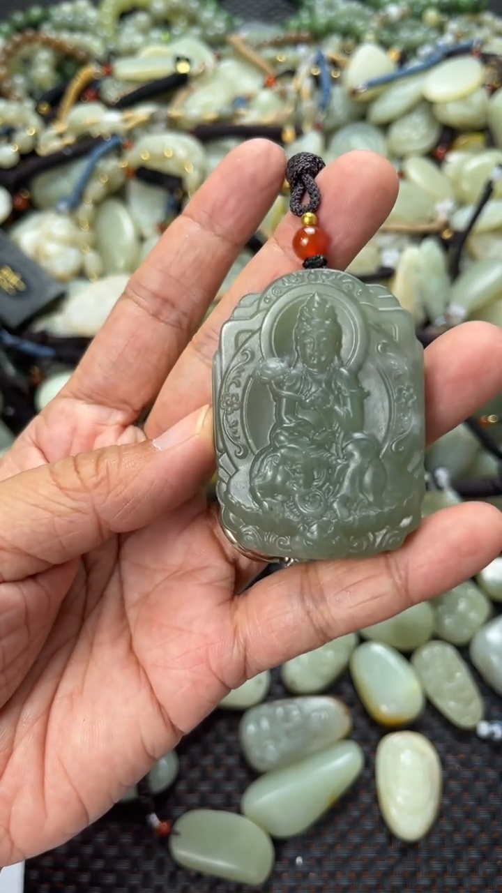 和田玉未镶嵌颈饰（多样性发一件）没有证书有瑕