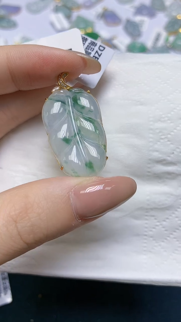 翡翠18K金镶嵌颈饰天然缅甸A货翡翠