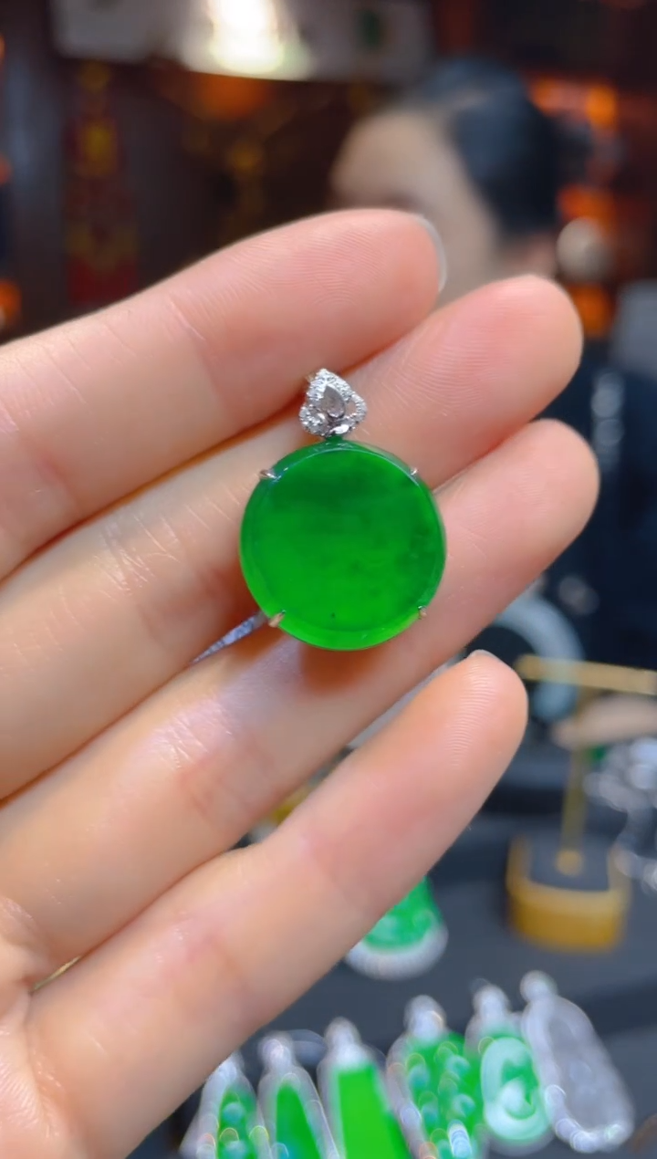 【闪购商品】翡翠颈饰18K金镶嵌118344天然A货翡翠吊坠