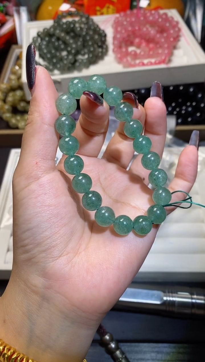 【闪购商品】水晶手串未镶嵌绿草莓晶089