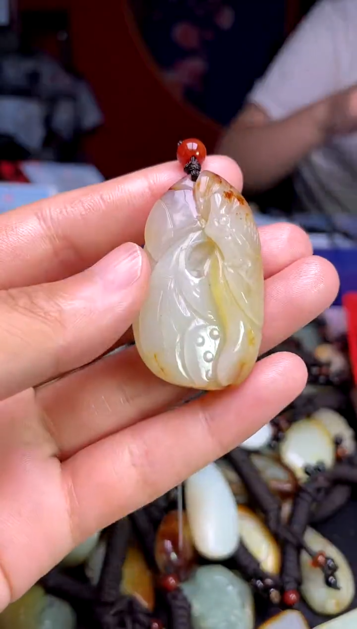 和田玉未镶嵌颈饰1