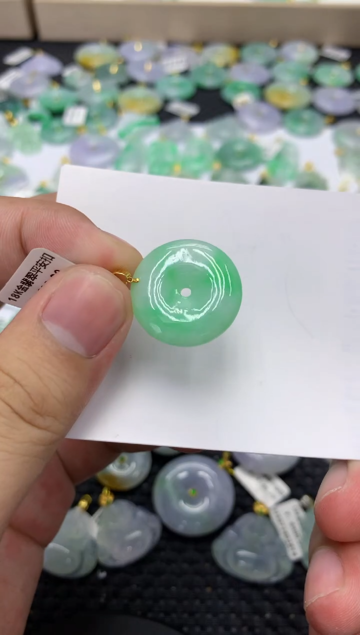 翡翠18K金镶嵌颈饰天然缅甸翡翠A货