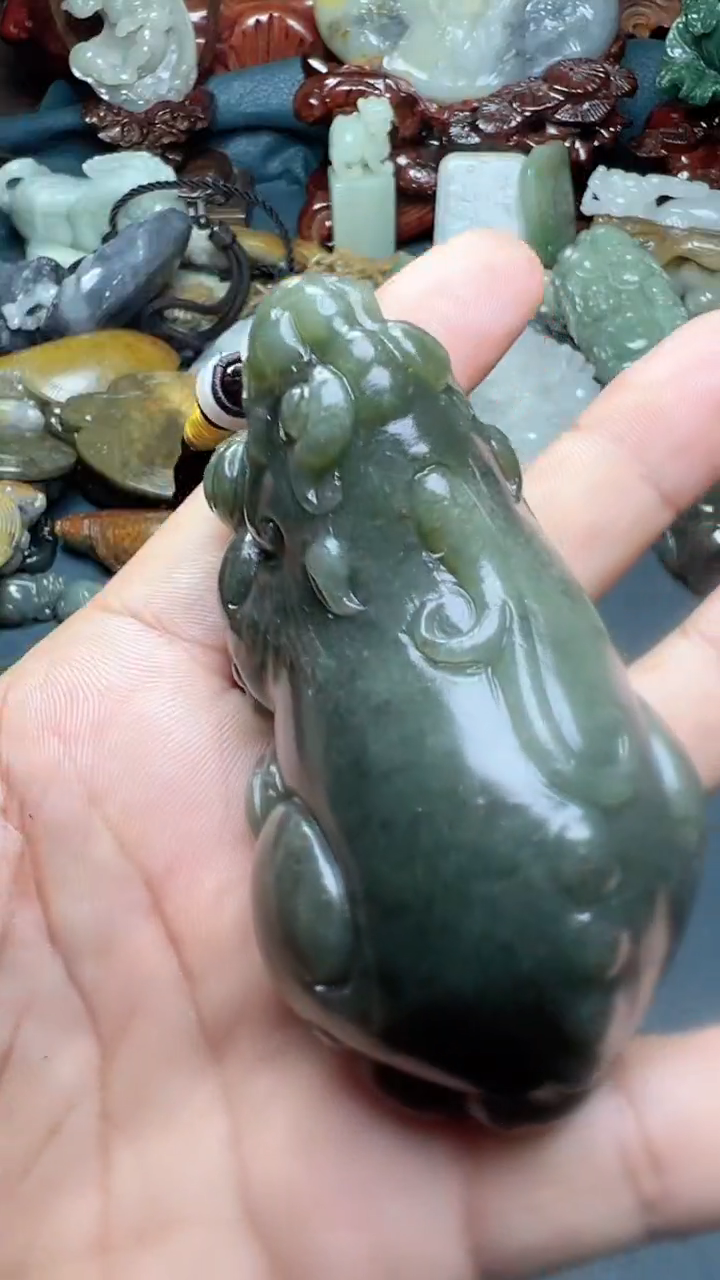 和田玉未镶嵌把件-