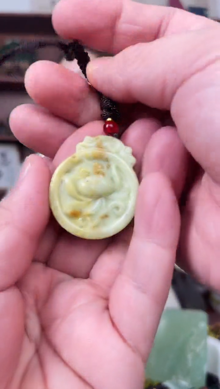 未镶嵌蛇纹石玉颈饰·