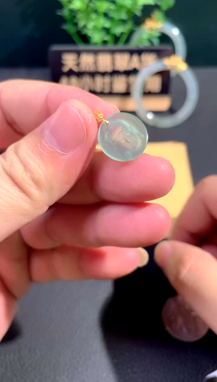 颈饰18K金镶嵌翡翠翡翠