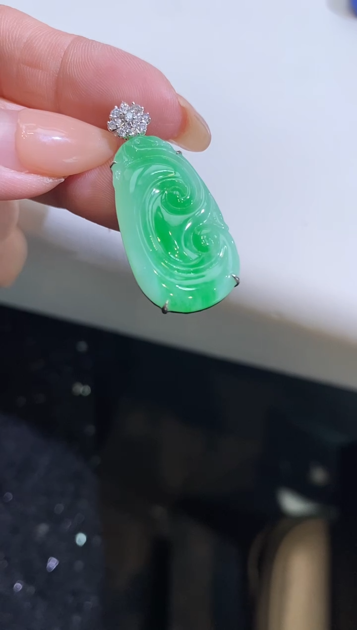 吊坠(不含链)18K金镶嵌翡翠如意