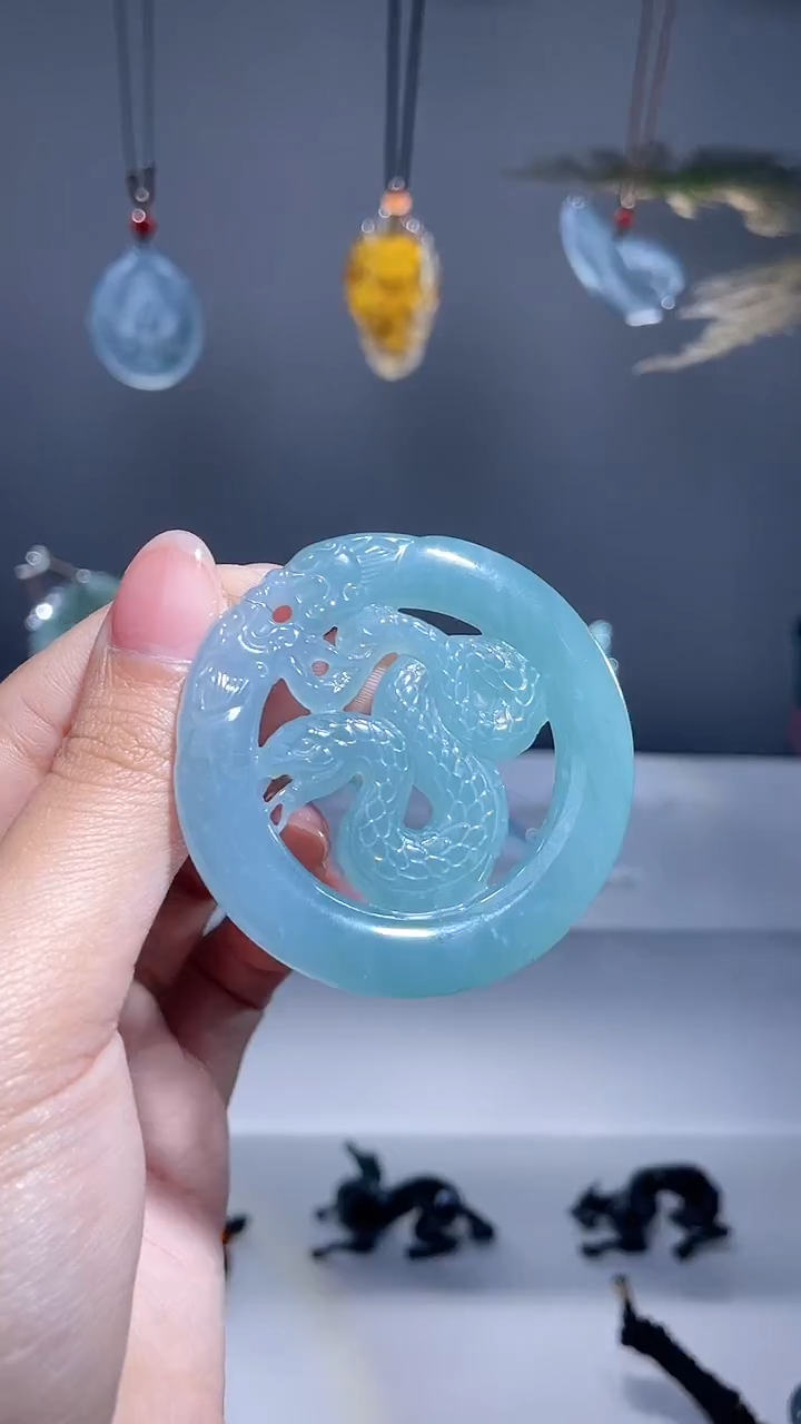 颈饰未镶嵌翡翠蛇牌