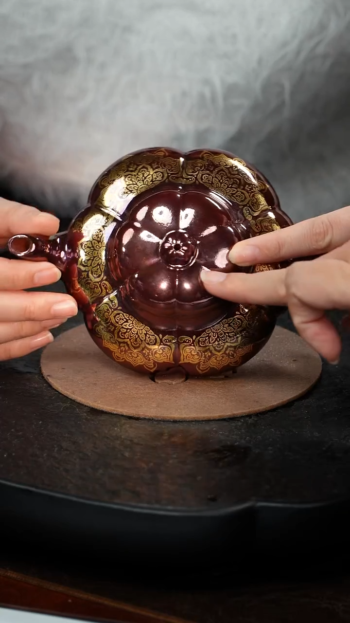 茶壶紫砂顾顺芝 戗金银彩六瓣梅80 紫泥 330毫升 