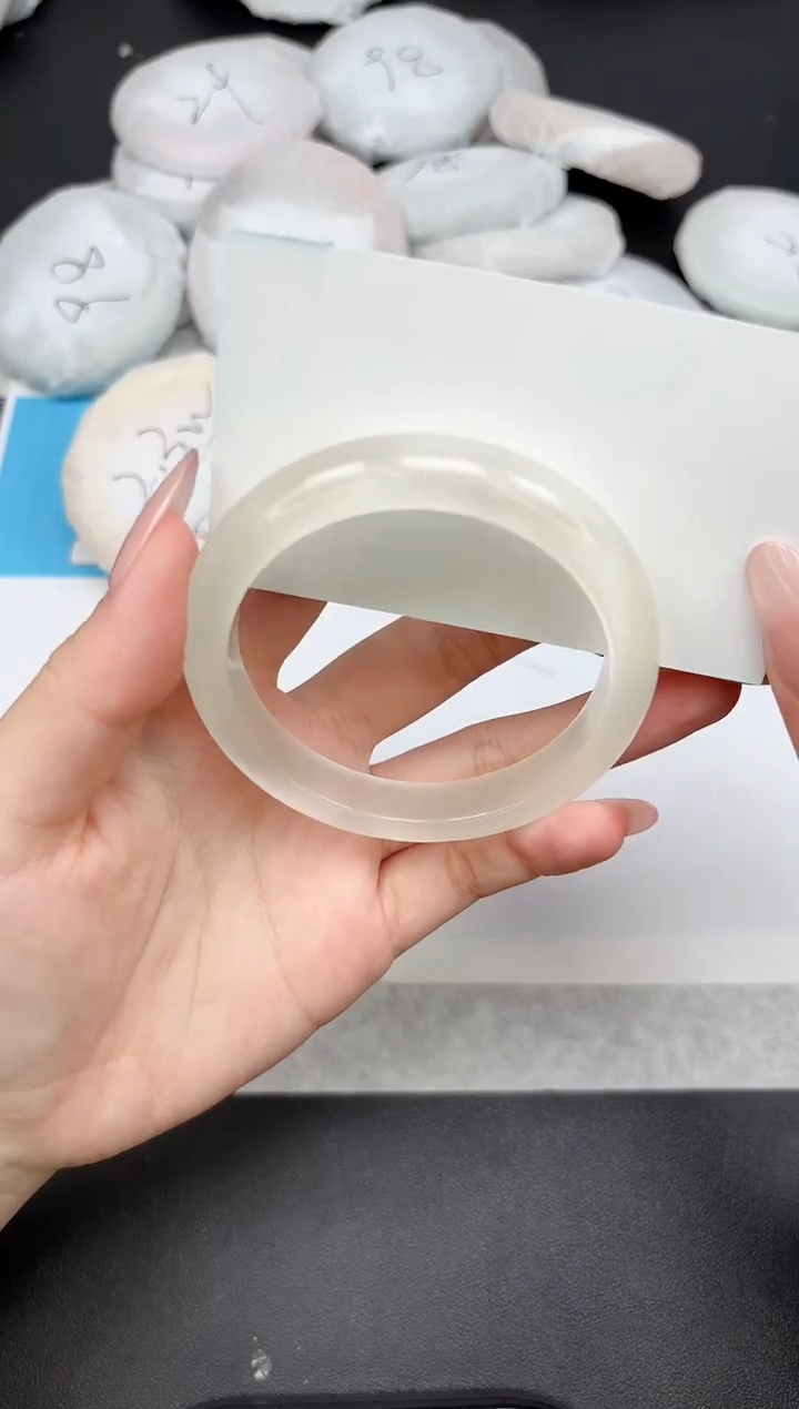 【闪购商品】石英质玉手镯未镶嵌278-57