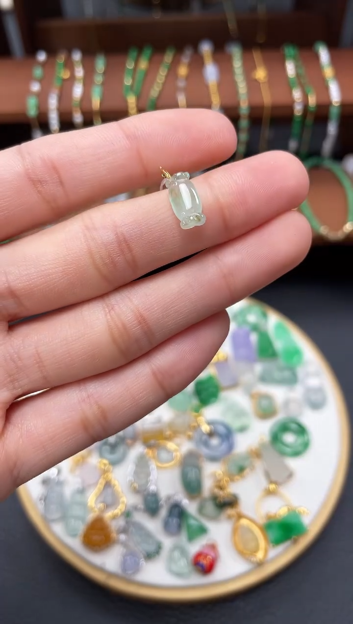 【闪购商品】翡翠吊坠(不含链)18K金镶嵌一个   JK672