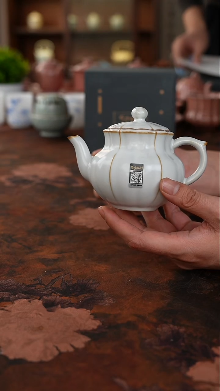 侠汝山逢里晓白悠然自在茶壶