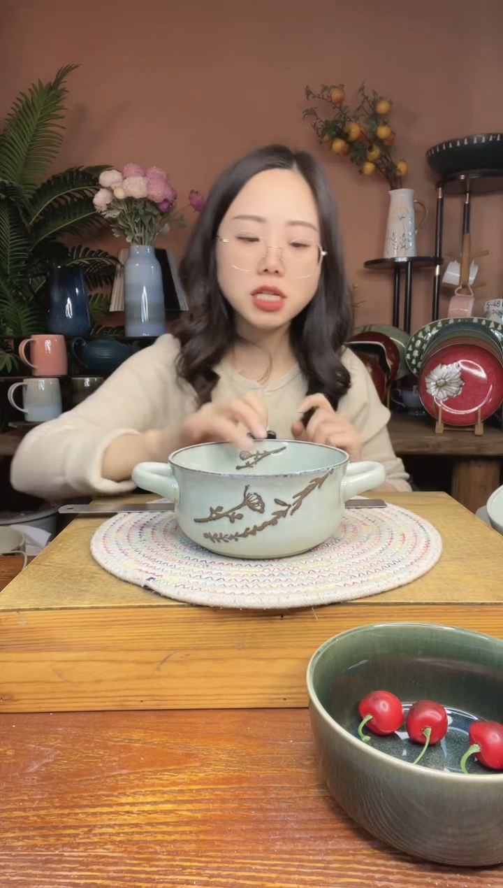 陶瓷6英寸浮雕双耳碗 微瑕疵