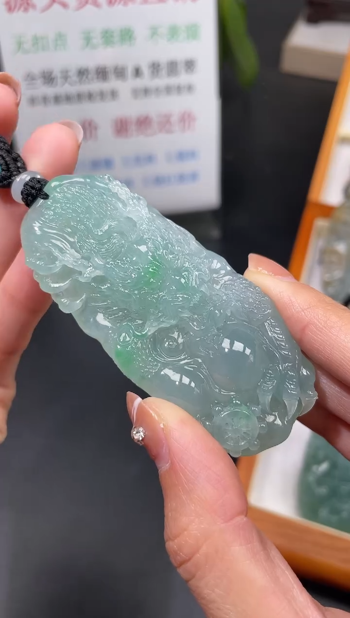 【闪购商品】翡翠颈饰未镶嵌龙牌