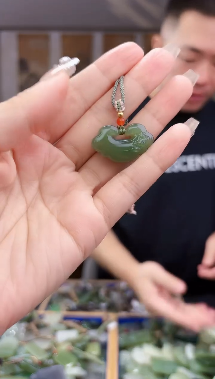 和田玉未镶嵌挂件拍一发一