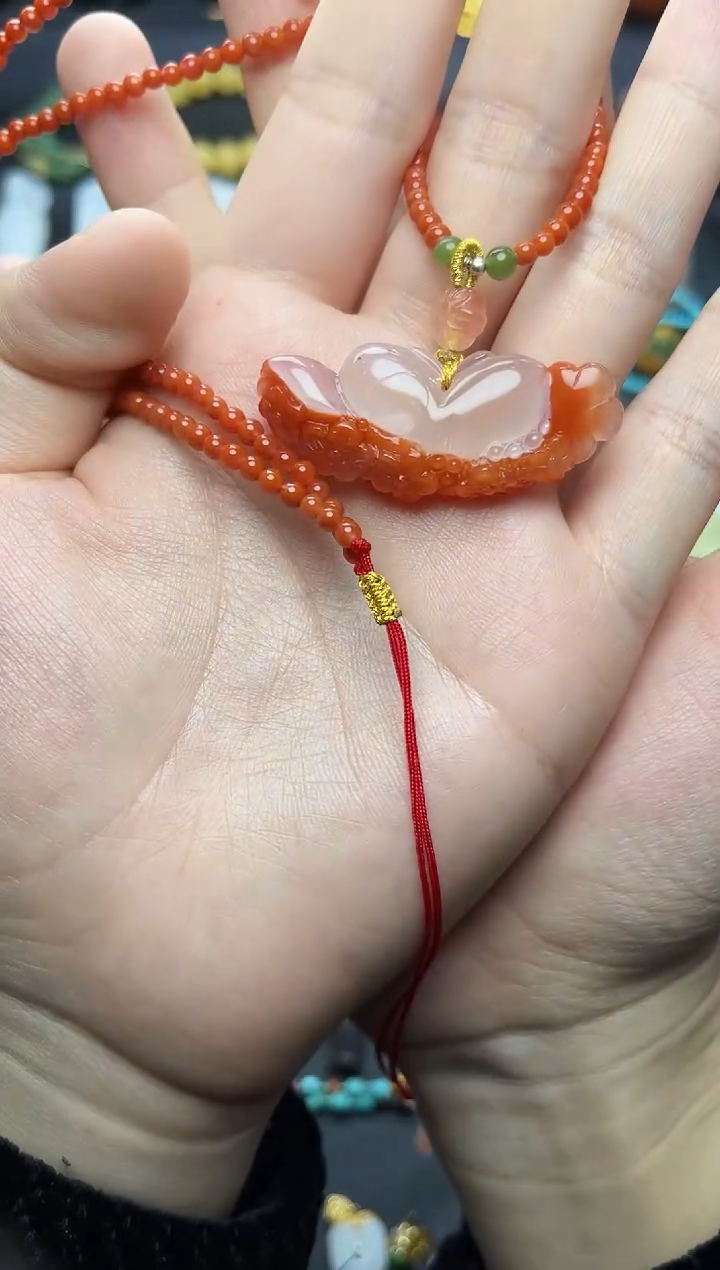 未镶嵌颈饰南红玛瑙蝶恋花06