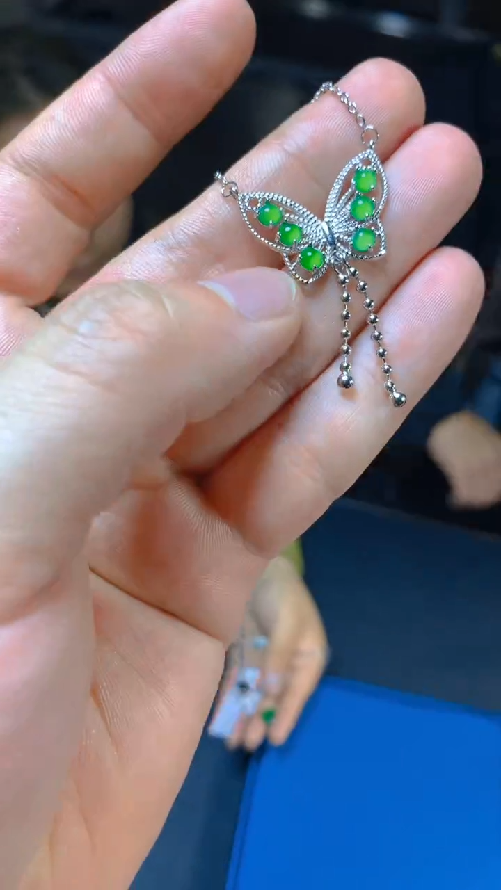 【闪购商品】翡翠吊坠(赠链)未镶嵌0917514456多样性发一