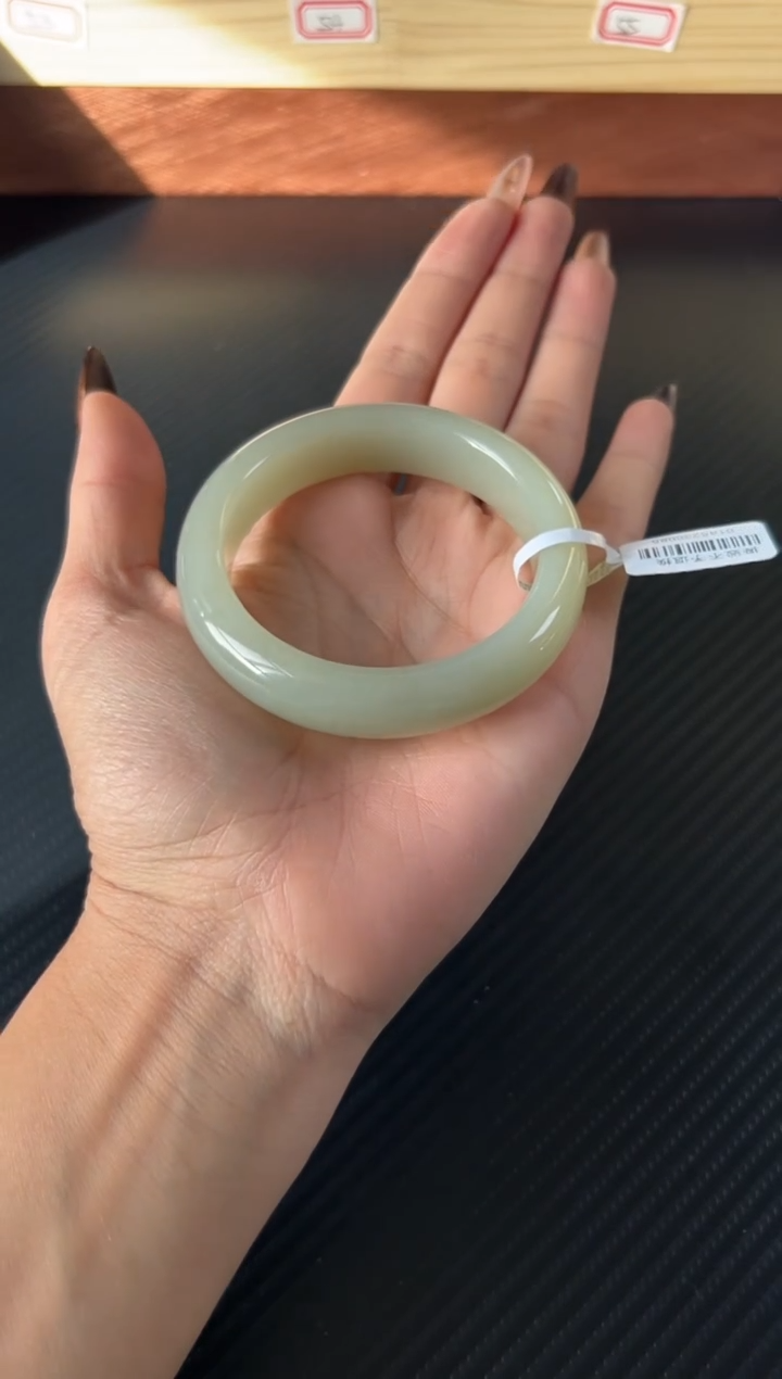 未镶嵌手镯和田玉且末近矿微色差55+s 