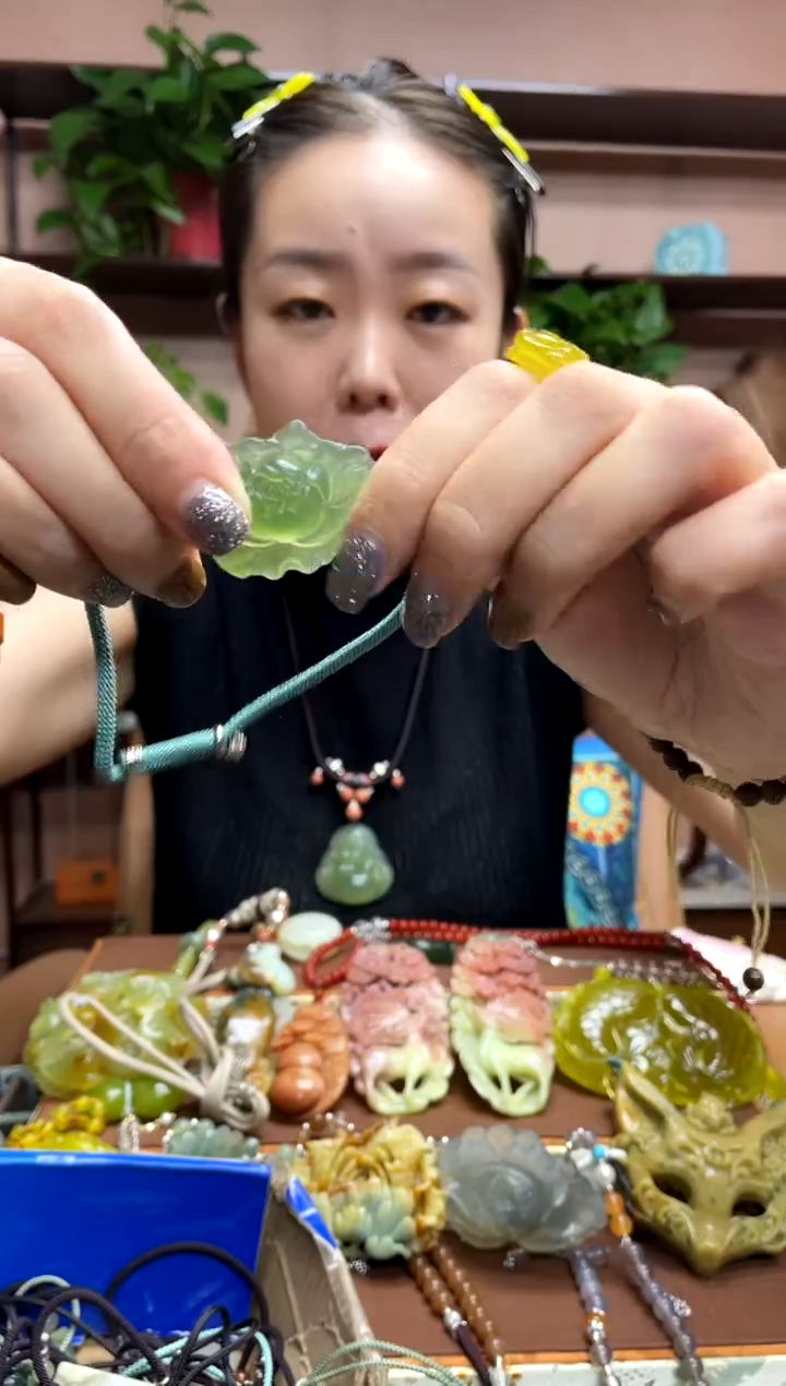 未镶嵌岫玉吊坠·1