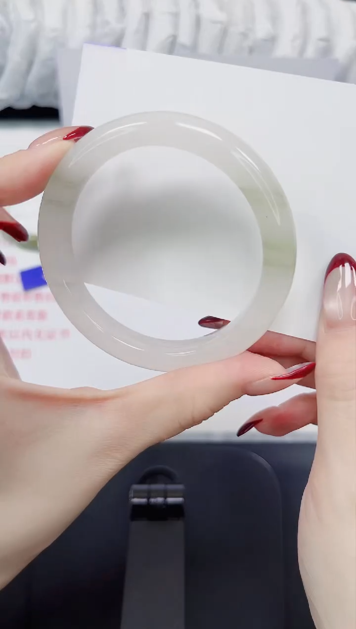 【闪购商品】石英质玉手镯未镶嵌271