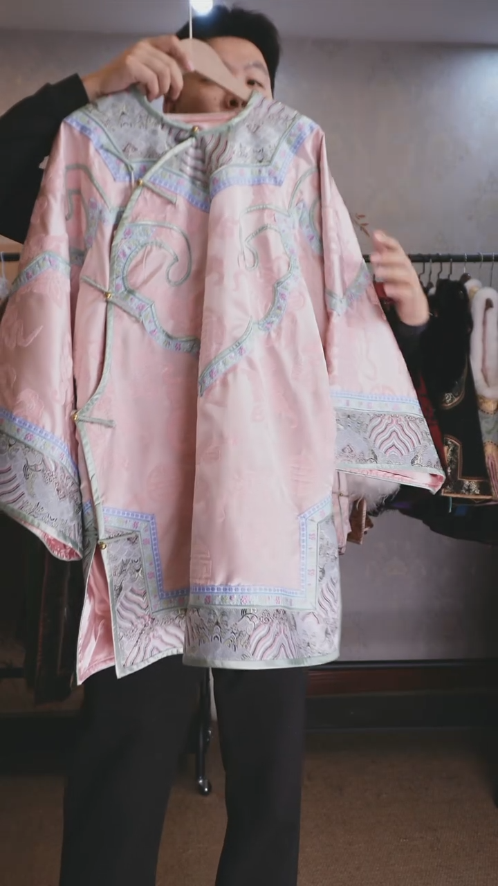 梨***客漳绒大云肩太太服浅粉