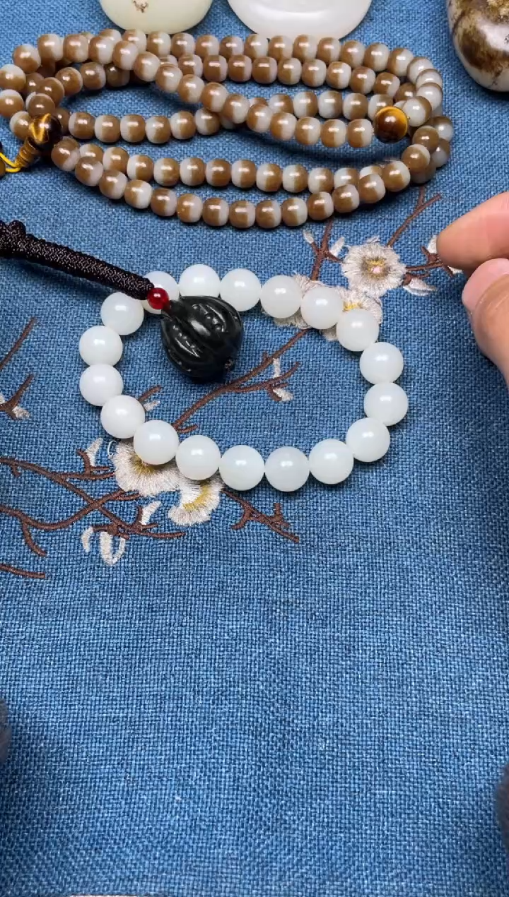 颈饰未镶嵌和田玉一****人1