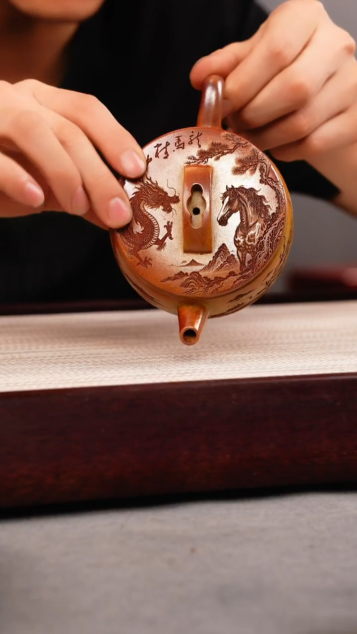 茶杯紫砂火云烧 汉瓦 刻龙