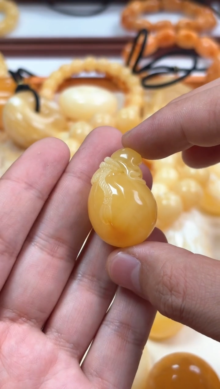 【闪购商品】蜜蜡裸石未镶嵌雕刻