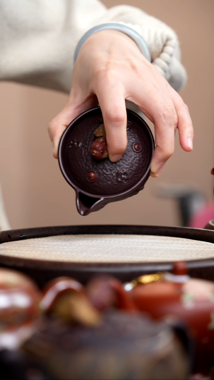 茶壶紫砂紫泥金鱼莲子手抓