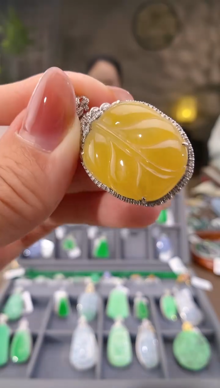 吊坠(不含链)18K金镶嵌翡翠佛公