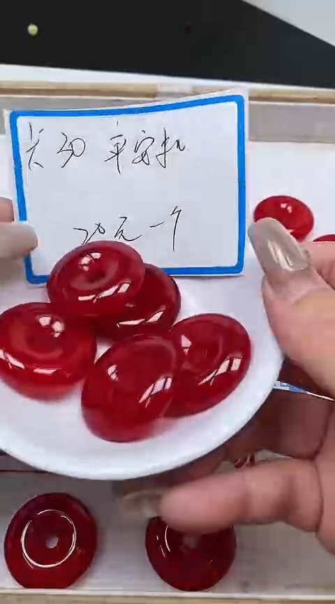 玛瑙/玉髓未镶嵌散珠A621 鸽血红 大平安扣 1个20元