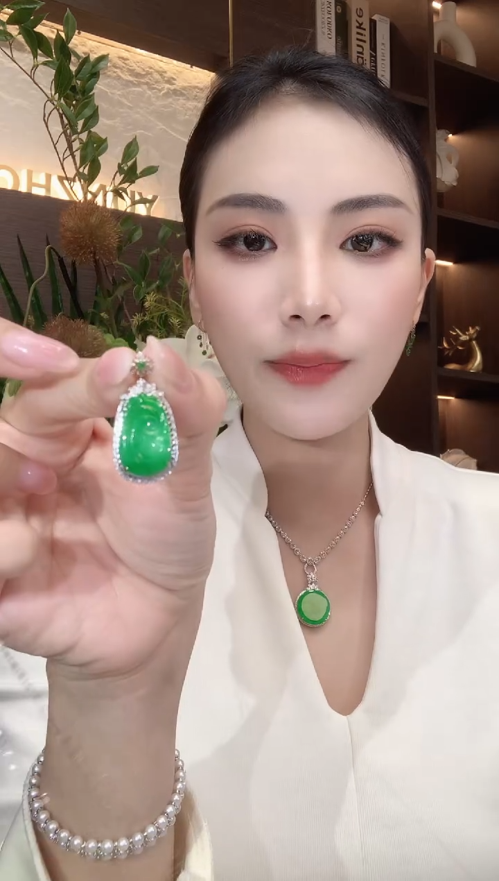 吊坠(不含链)18K金镶嵌翡翠A31