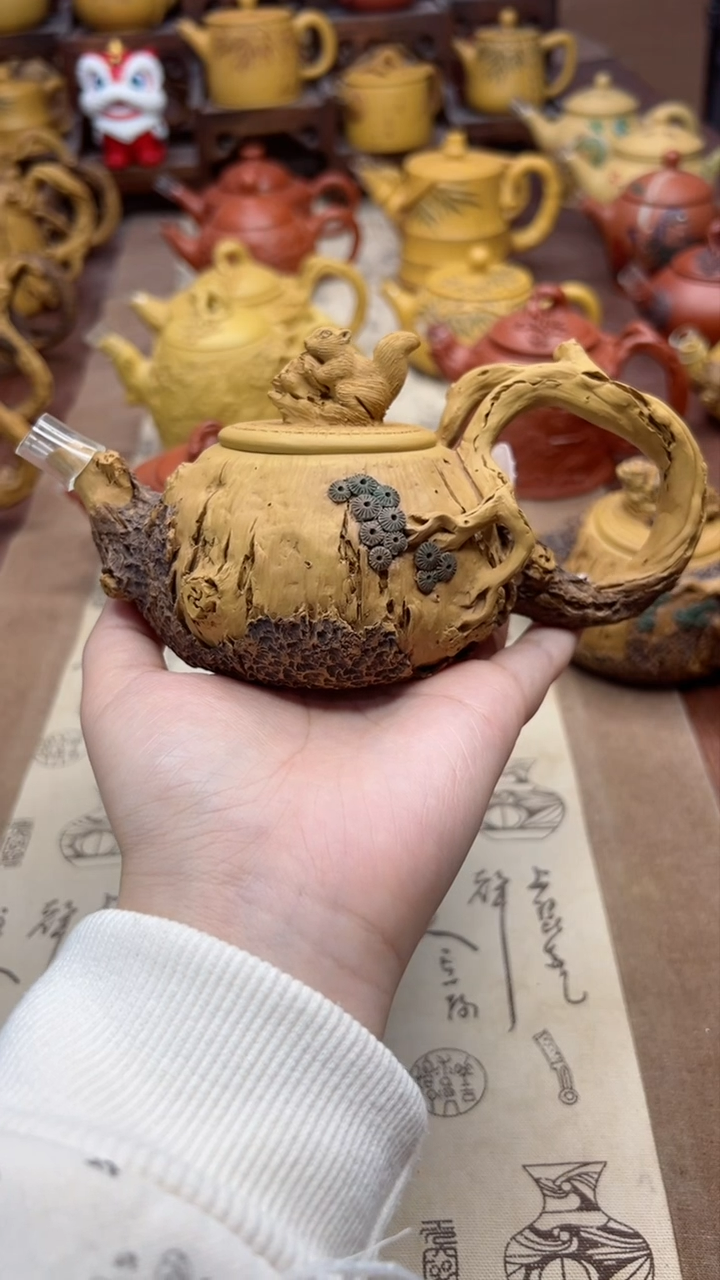 【闪购商品】紫砂壶·仿木松桩松鼠壶