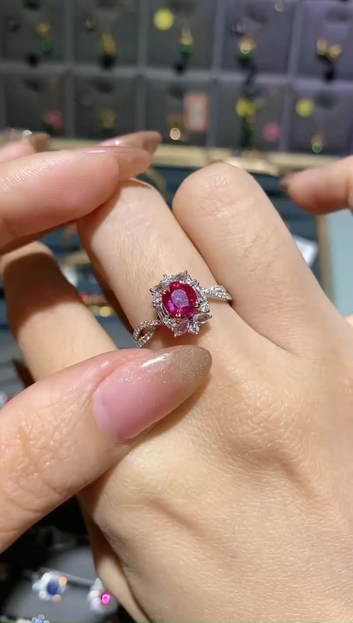 【闪购商品】红宝石戒指18K金镶嵌戒指