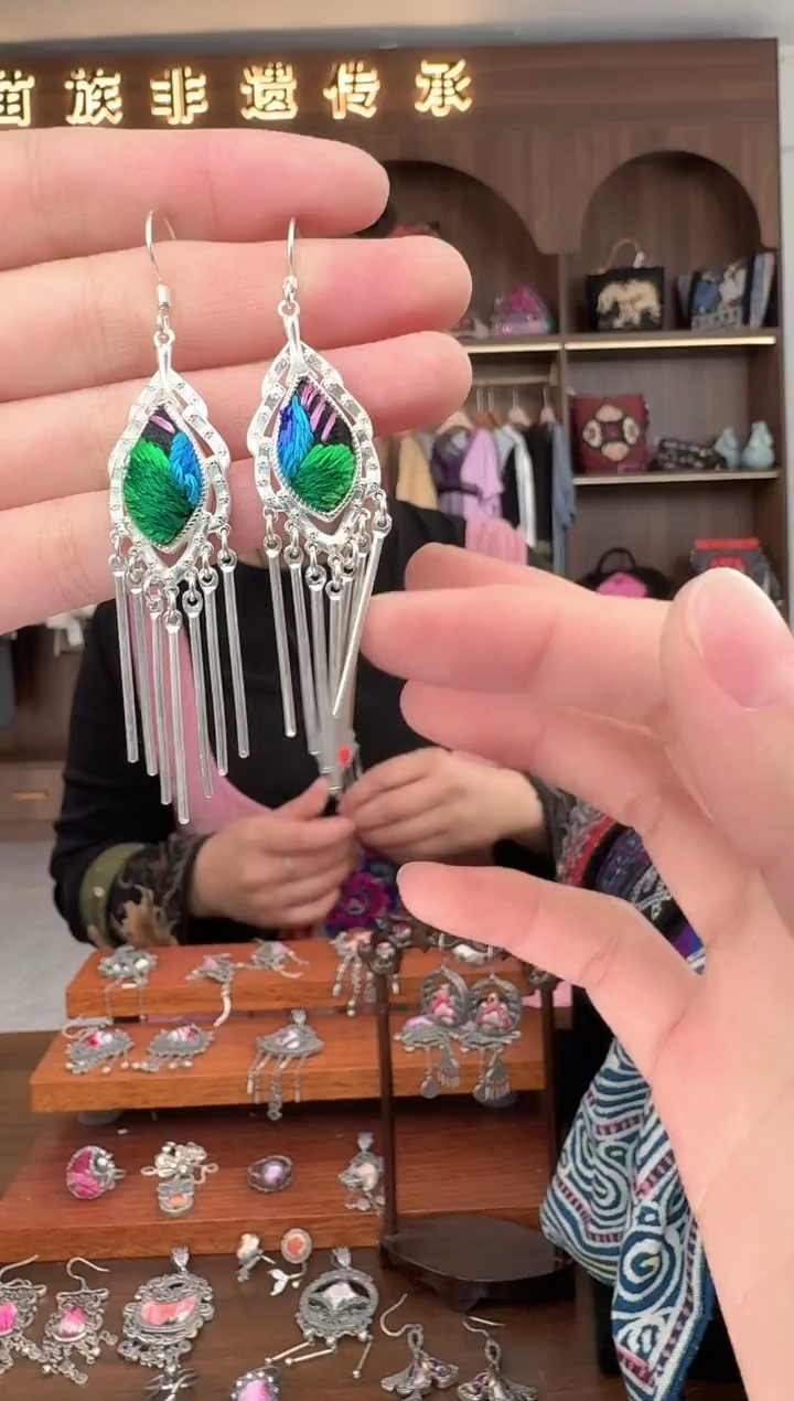 【闪购商品】织绣扶光苗绣传承171