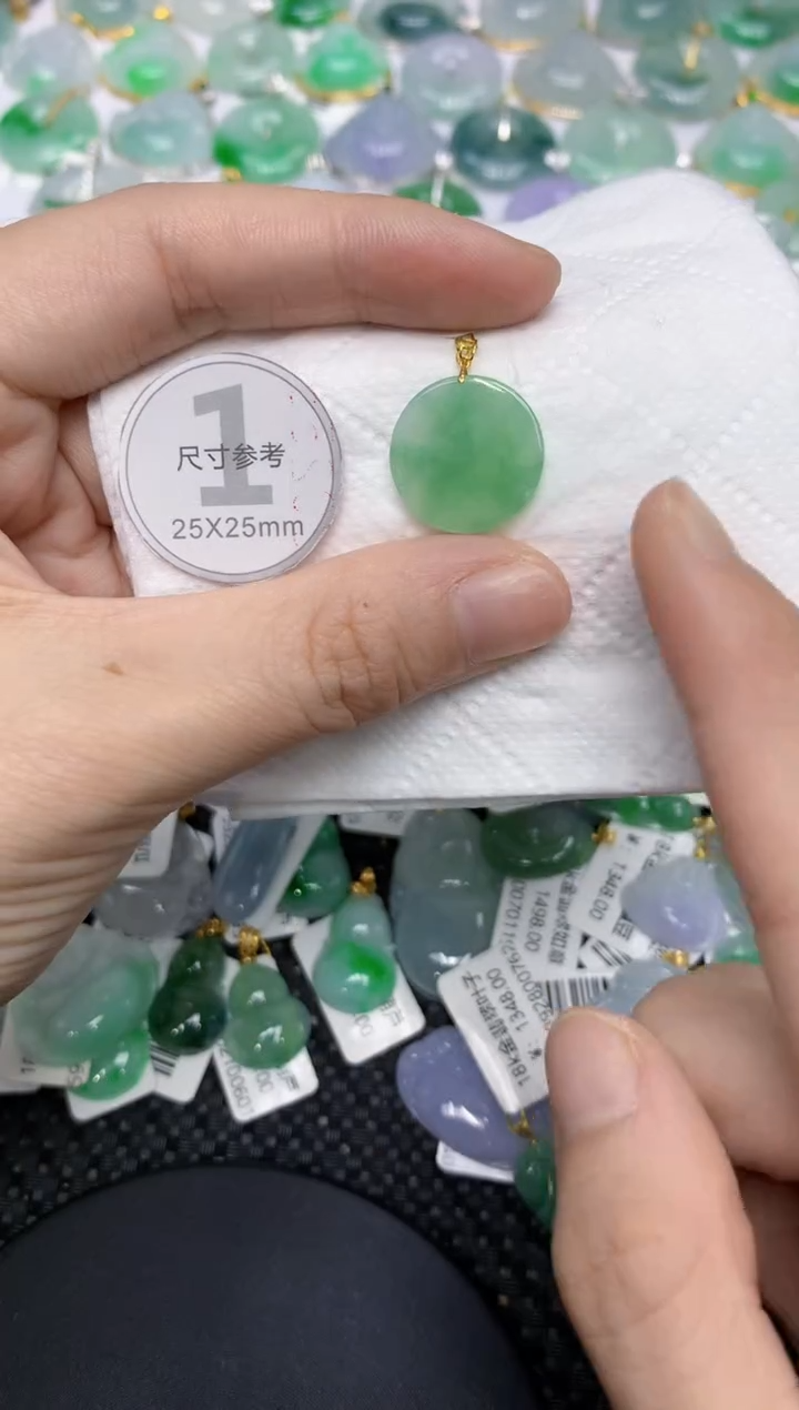 颈饰18K金镶嵌翡翠111111111