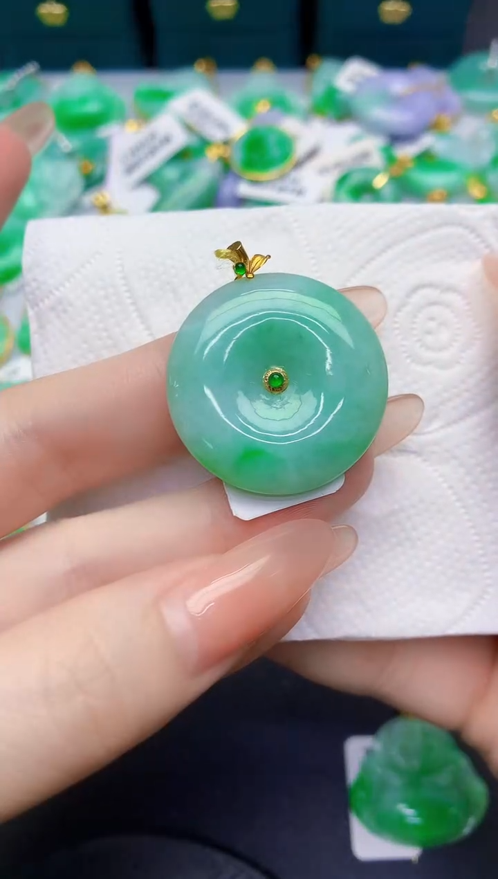 颈饰18K金镶嵌翡翠缅甸天然翡翠A货