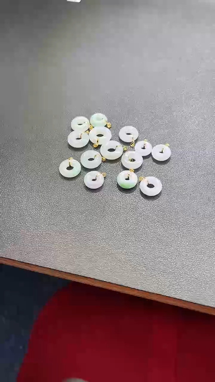 【闪购商品】翡翠颈饰18K金镶嵌甜甜圈