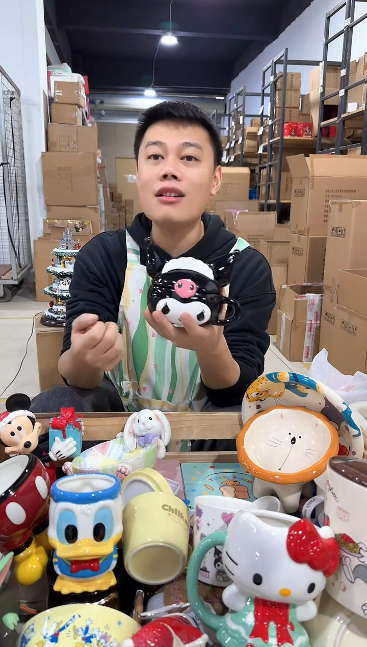 瓷片库洛米女仆带盖杯