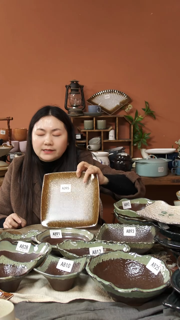 陶瓷A395 一只陶瓷粗陶方盘可能微瑕22*4