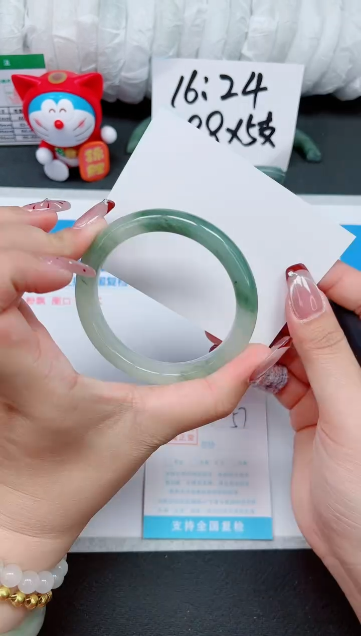 【闪购商品】石英质玉手镯未镶嵌72