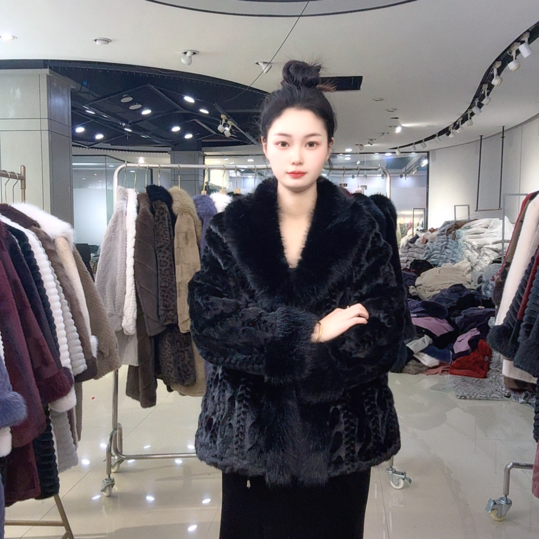 时尚冬季短款晚宴气质羽绒上衣女装短外套大衣黑色气质休闲