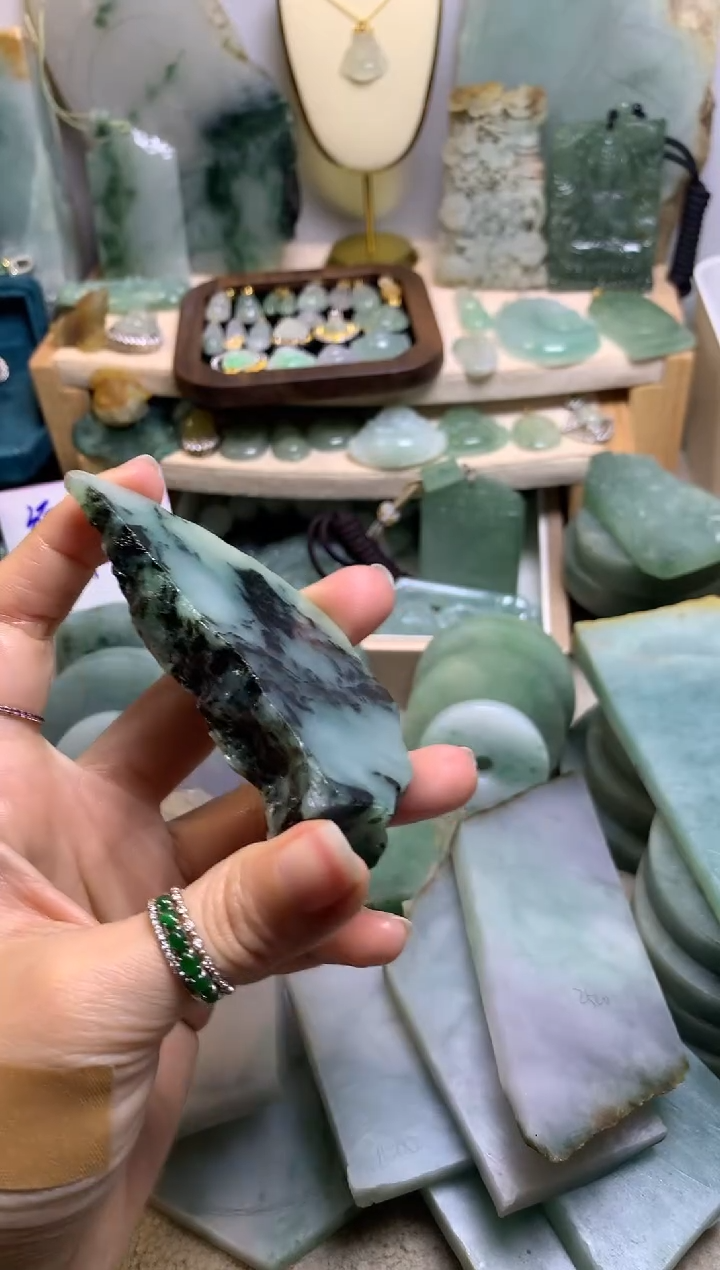 【闪购商品】翡翠挂件未镶嵌缅甸A货翡翠，没有运费险