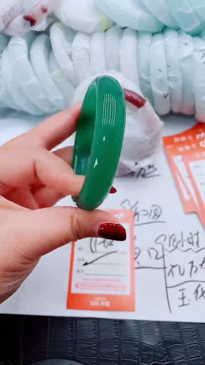 【闪购商品】石英质玉手镯未镶嵌Q80-61-62